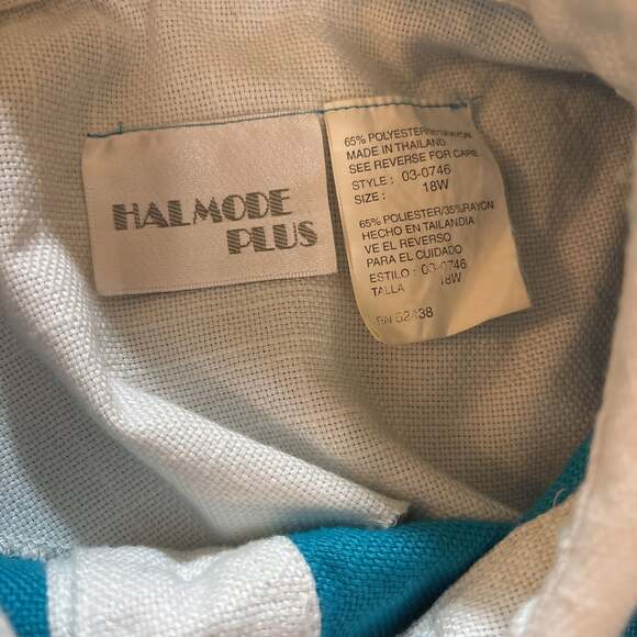 Vintage Bright Turquoise/Teal and White Shift Dress with Teal Buttons, Size L
P - Picture 16 of 16